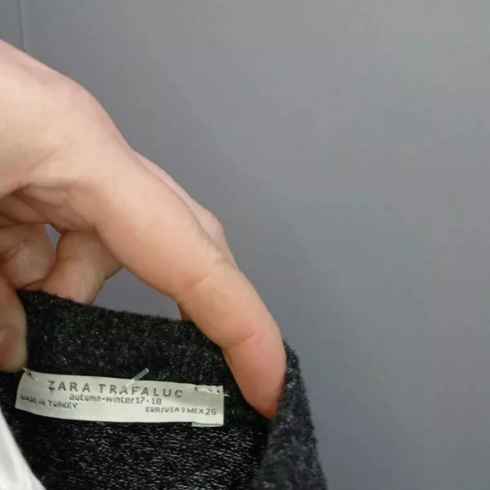 Zara trafaluc woman’s shirt size small -gently used - Picture 5 of 8